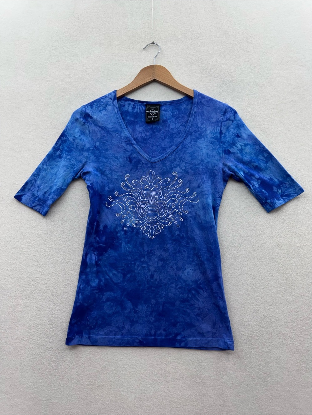 Sledge USA Women’s Small Blue Tie Dye V Neck Rhinestone Design Top Made in USA